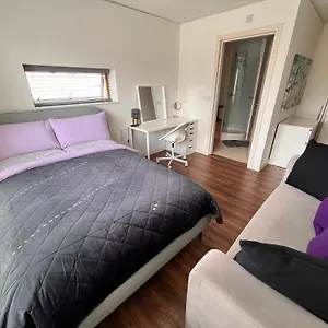 https://stunning-3-double-bedroom-apt-in-greenwich-near-o2.brighton-hotels-england.com